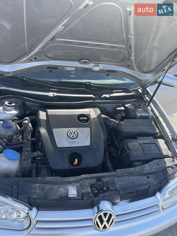 Универсал Volkswagen Golf 2003 в Ровно