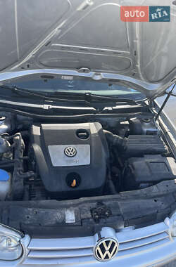 Универсал Volkswagen Golf 2003 в 