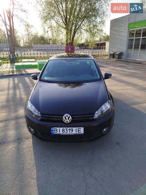Хетчбек Volkswagen Golf 2010 в 