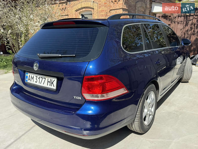 Універсал Volkswagen Golf 2009 в Житомирі