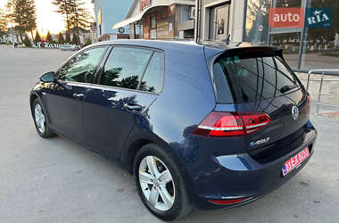 Хэтчбек Volkswagen Golf 2015 в 