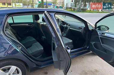 Хэтчбек Volkswagen Golf 2015 в 