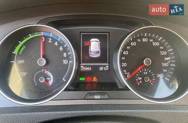 Хэтчбек Volkswagen Golf 2015 в 