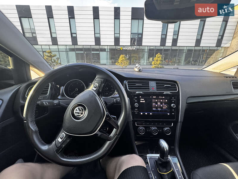 Универсал Volkswagen Golf 2017 в Хмельницком