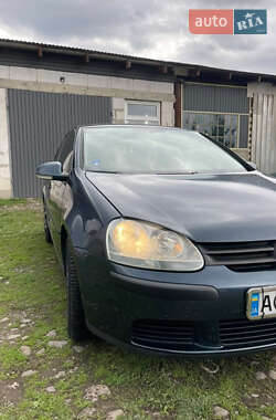 Хэтчбек Volkswagen Golf 2004 в 