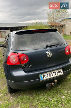 Хэтчбек Volkswagen Golf 2004 в 