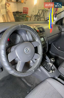 Хэтчбек Volkswagen Golf 2004 в 