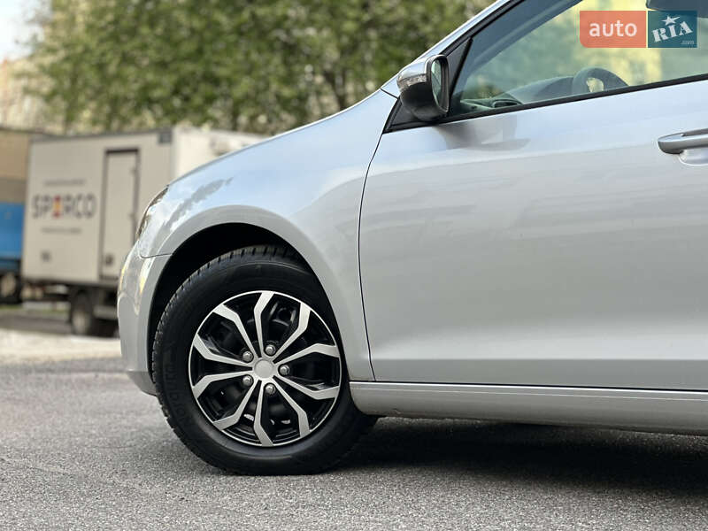 Хэтчбек Volkswagen Golf 2009 в Виннице