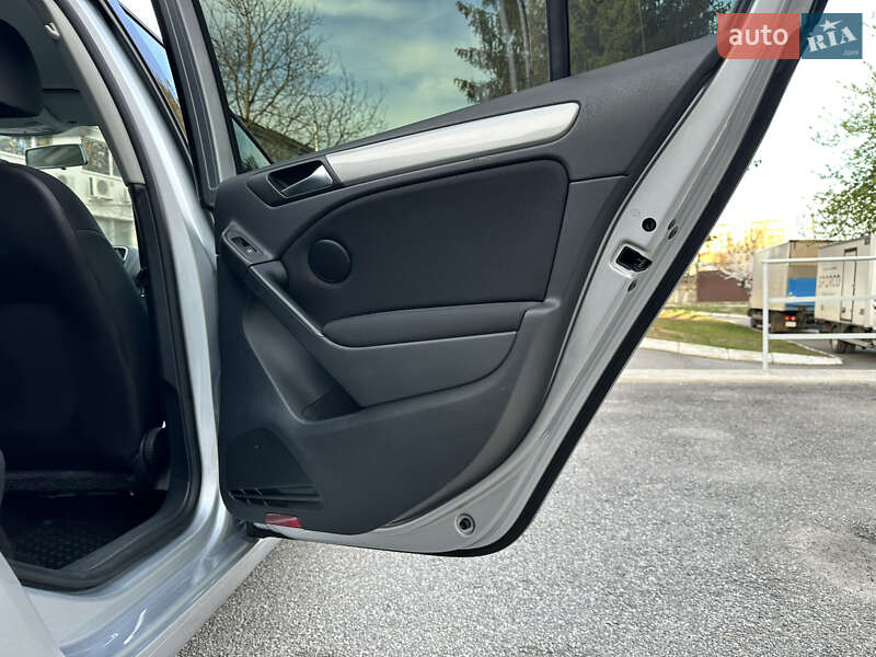Хэтчбек Volkswagen Golf 2009 в Виннице