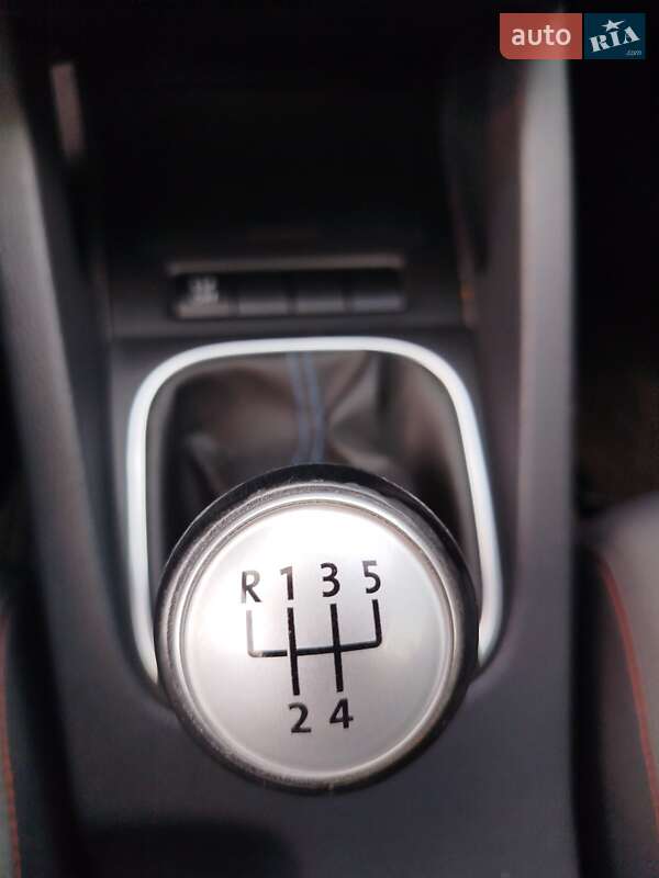 Хетчбек Volkswagen Golf 2007 в Луцьку