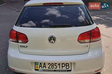 Хэтчбек Volkswagen Golf 2012 в 