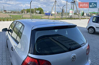 Хетчбек Volkswagen Golf 2004 в 