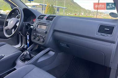 Хетчбек Volkswagen Golf 2004 в 