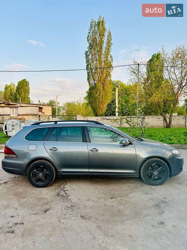 Універсал Volkswagen Golf 2013 в Харкові