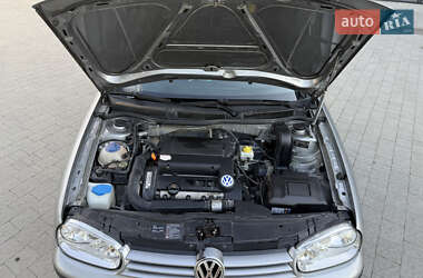 Хетчбек Volkswagen Golf 2003 в 