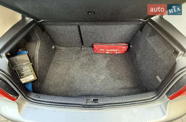 Хетчбек Volkswagen Golf 2003 в 