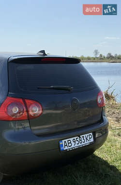Хэтчбек Volkswagen Golf 2004 в 