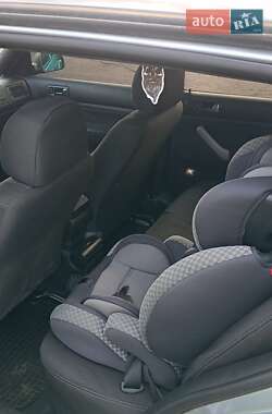 Хэтчбек Volkswagen Golf 2001 в 