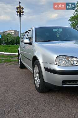 Хэтчбек Volkswagen Golf 2001 в 