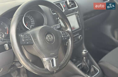 Хэтчбек Volkswagen Golf 2010 в 