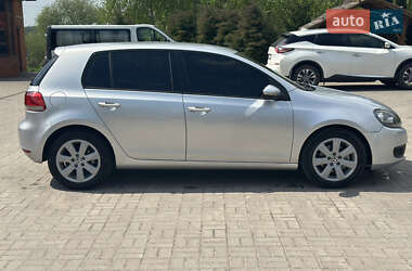 Хэтчбек Volkswagen Golf 2010 в 