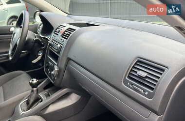 Хэтчбек Volkswagen Golf 2008 в 