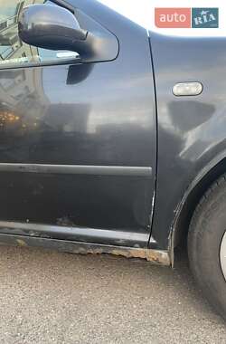 Хэтчбек Volkswagen Golf 2000 в 