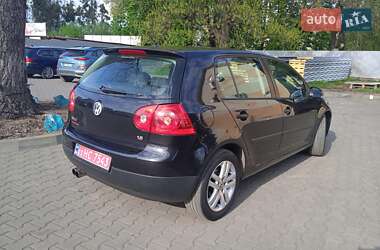 Хэтчбек Volkswagen Golf 2005 в 