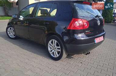 Хэтчбек Volkswagen Golf 2005 в 