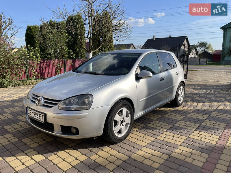 Хетчбек Volkswagen Golf 2005 в Чернівцях