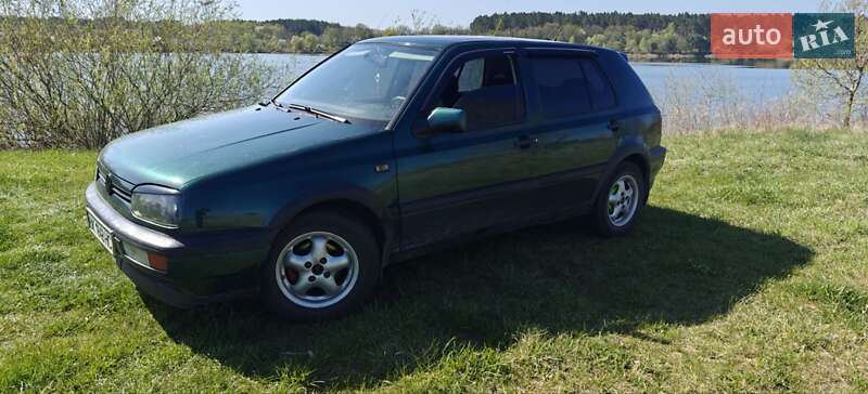 Хетчбек Volkswagen Golf 1995 в Нетішині