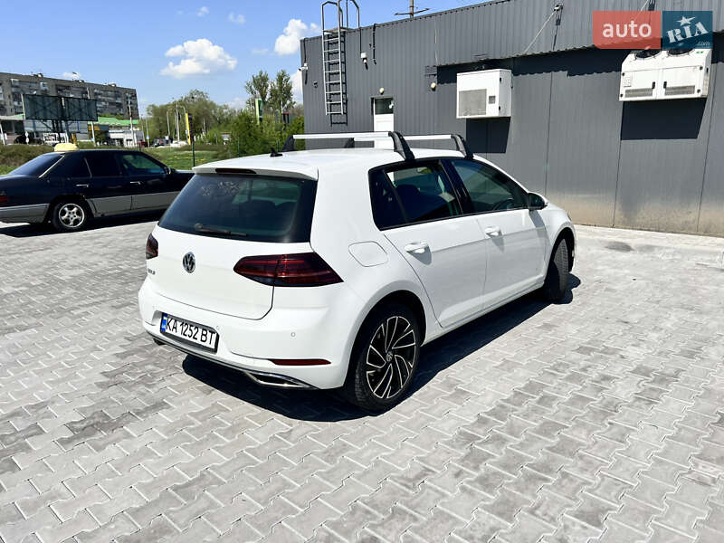 Хетчбек Volkswagen Golf 2020 в Чернівцях