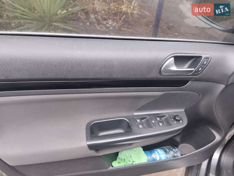 Универсал Volkswagen Golf 2010 в Пирятине