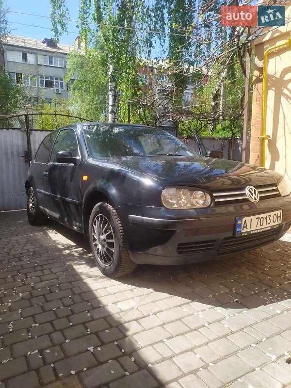 Хэтчбек Volkswagen Golf 1998 в 