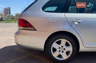 Універсал Volkswagen Golf 2009 в 