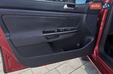 Хэтчбек Volkswagen Golf 2005 в 