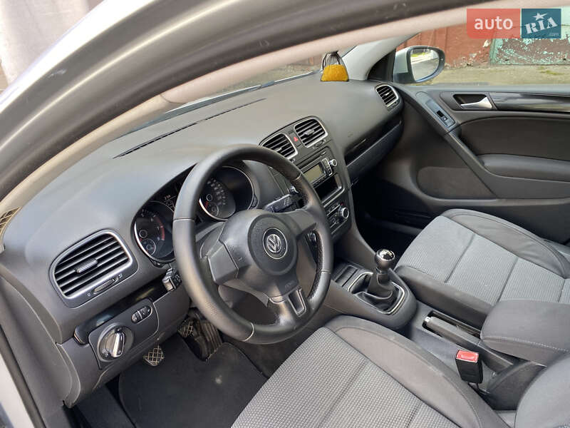 Хэтчбек Volkswagen Golf 2009 в Ивано-Франковске