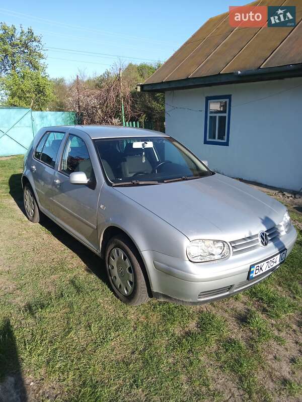 Хэтчбек Volkswagen Golf 2003 в 