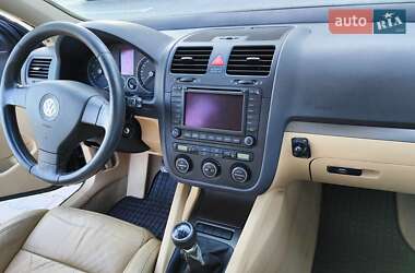 Хетчбек Volkswagen Golf 2004 в Ковелі