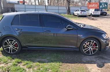 Хэтчбек Volkswagen Golf 2016 в 