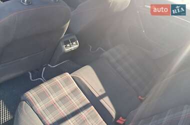 Хэтчбек Volkswagen Golf 2016 в 