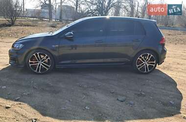 Хэтчбек Volkswagen Golf 2016 в 