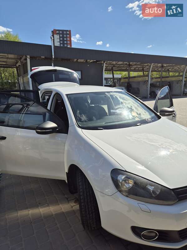 Хэтчбек Volkswagen Golf 2011 в Ирпене