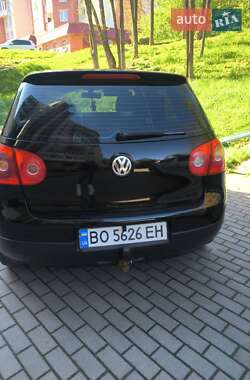 Хетчбек Volkswagen Golf 2005 в 