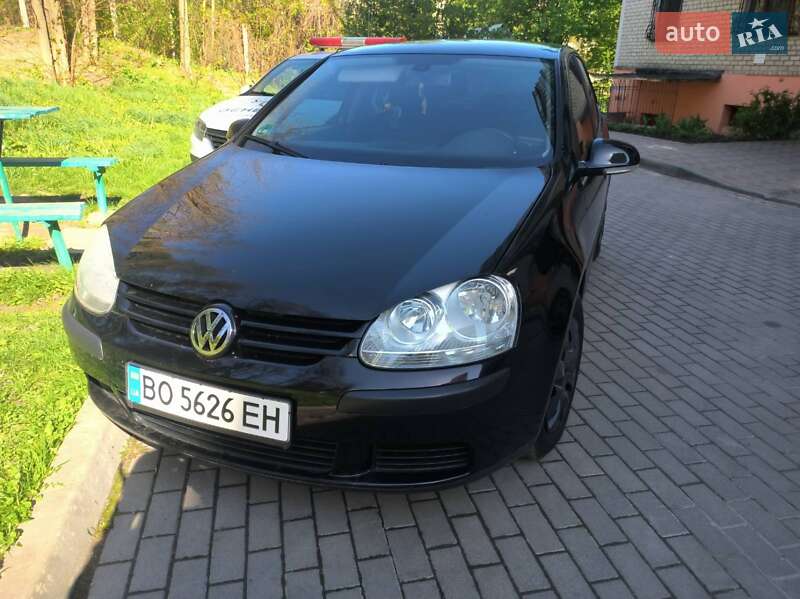 Хетчбек Volkswagen Golf 2005 в 