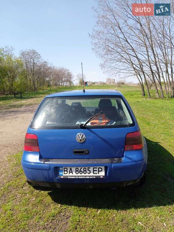 Хэтчбек Volkswagen Golf 1999 в Долинской