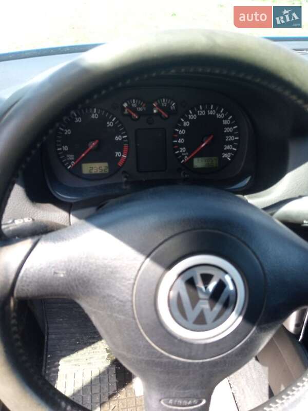 Хэтчбек Volkswagen Golf 1999 в Долинской