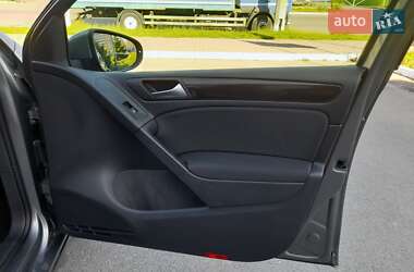 Хэтчбек Volkswagen Golf 2009 в 