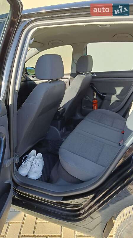 Хэтчбек Volkswagen Golf 2005 в Тысменице