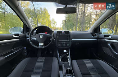 Хэтчбек Volkswagen Golf 2008 в 
